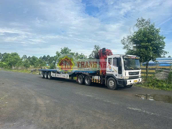 Xe nâng cẩu Thanh Nhã tại điểm giao hàng 