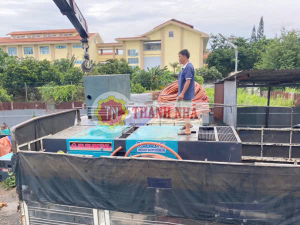 Tài xế Thanh Nhã hỗ trợ bốc dở hàng