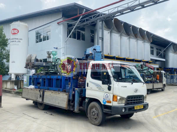 Xe cẩu Thanh Nhã vận chuyển hàng Sài Gòn - Nhà Bè
