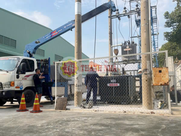 Vận chuyển xe nâng đi KCN Tân Bình