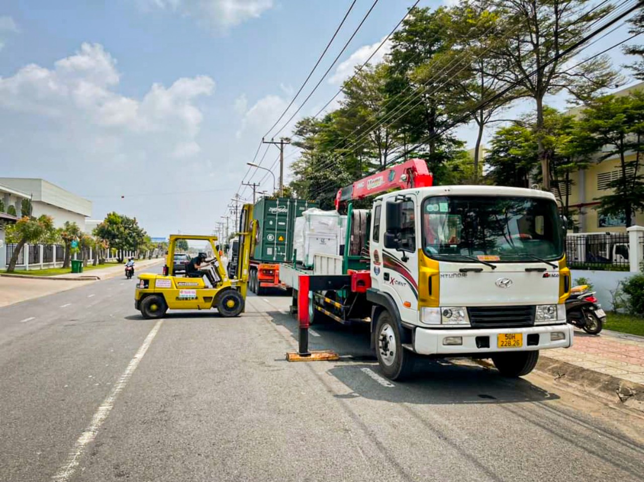 Cho thuê xe cẩu quận 10 | Dịch vụ 24/7 - Nhanh chóng, an toàn